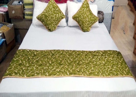 BED RUNNER DOUBLE BED SIZE QUILTED REVERSIBLE WITH CUSHION COVERS PRICE RS 695 MOQ 2 SET